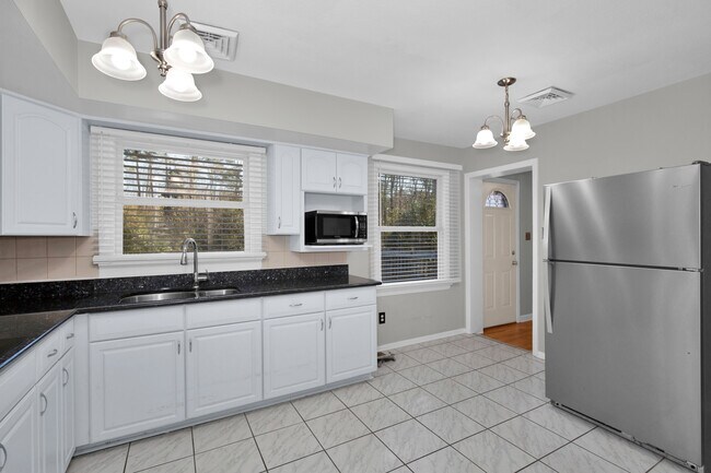 Building Photo - 1467 Bridger St