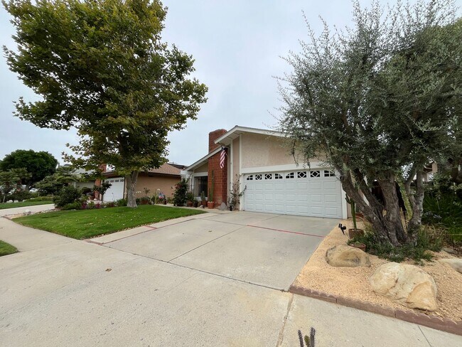 Foto del edificio - MOVE-IN READY 3+2 w/all appliances, commun...