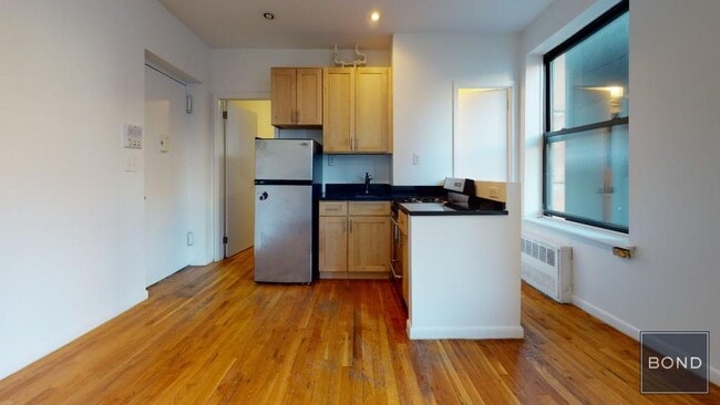 Building Photo - 307 East 77 Street