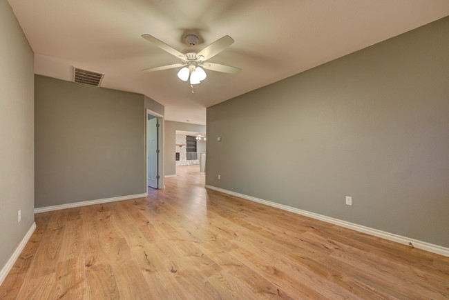 Building Photo - 4313 Spiva