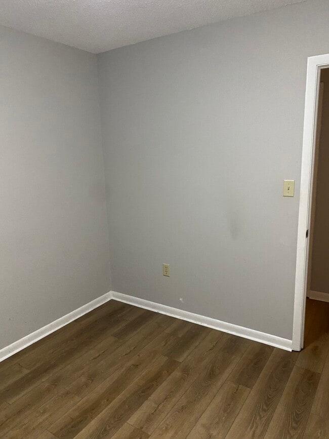 Building Photo - 475 Elm St