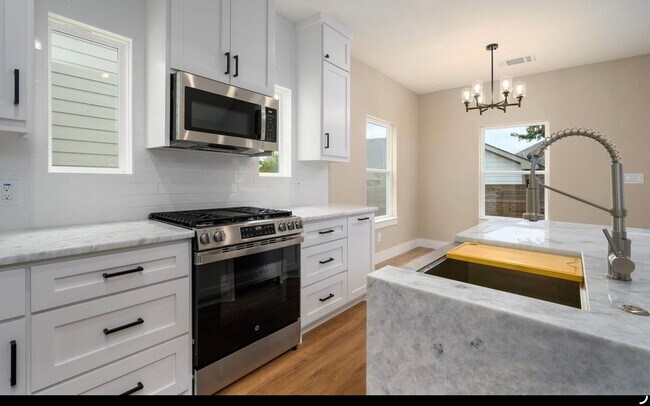 Foto del edificio - 4808 Dry Creek Rd