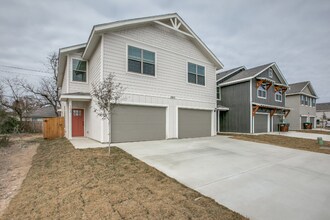 Building Photo - 2403 Lynwood Bnd