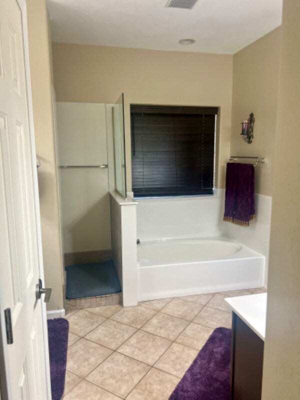 Building Photo - 3731 E Mitchell Dr