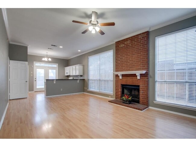 Building Photo - 546 Raintree Cir