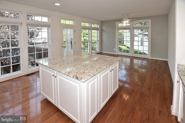 Building Photo - 9062 Tanyard Ln