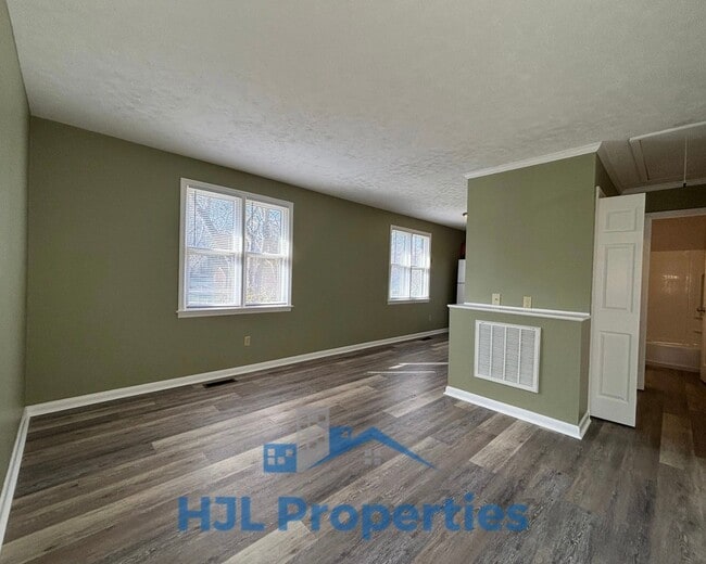 Foto del edificio - 225 Barker Rd