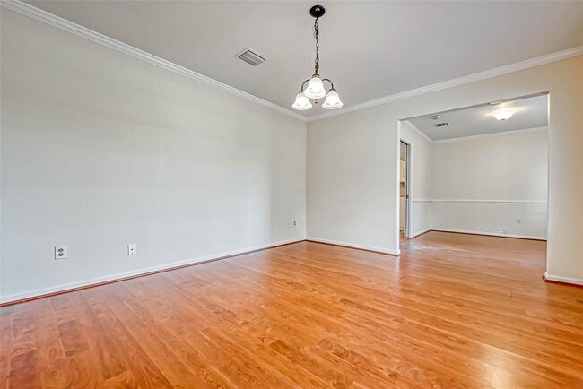 Building Photo - 1733 Crestdale Dr