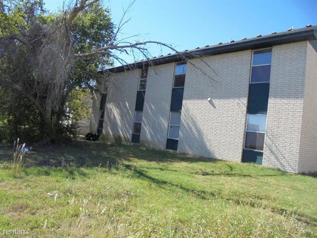 Building Photo - 1710 Benttree Dr