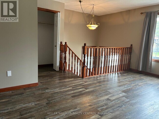 Building Photo - 306 McKellar St