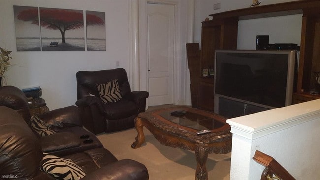 Building Photo - 4901 Vine Cliff Way E