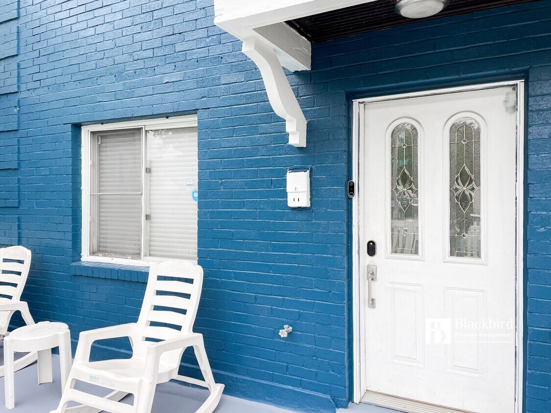 Foto principal - 339 36th St SE