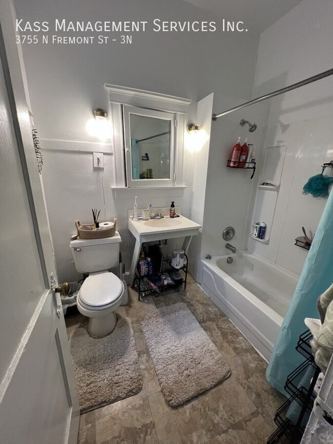 Building Photo - 3755 N Fremont St
