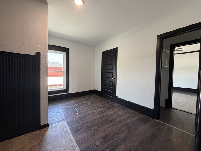 Foto del edificio - 401 E Twin Springs St