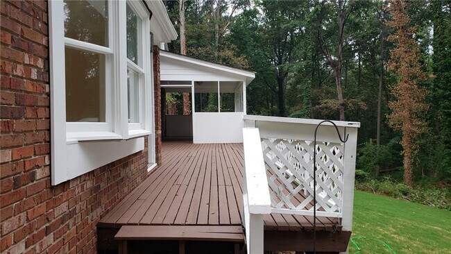 Building Photo - 2134 Masonwood Cir SW