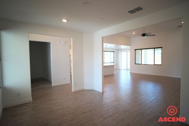 Building Photo - Newly Built Home with Solar in Gossamer Grove!