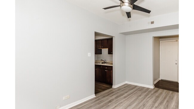 Foto del edificio - 2408 N Kilbourn Ave