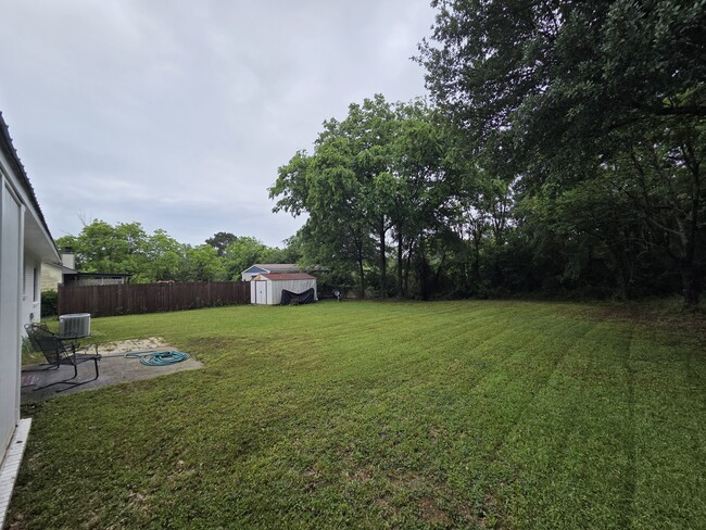 Building Photo - 128 Bluegrass Dr