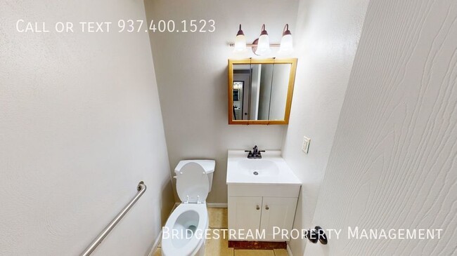 Foto del edificio - Large 2 bedroom, 1.5 bath townhome with 1 ...