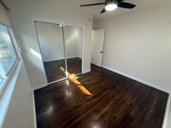 Building Photo - 320 Calle Miramar