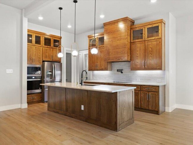 Foto del edificio - 8101 Oak Hollow Dr