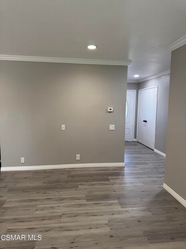 Foto del edificio - 1694 Regent St