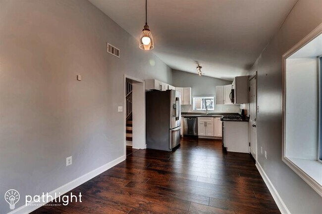 Foto del edificio - 9326 Decatur Pl
