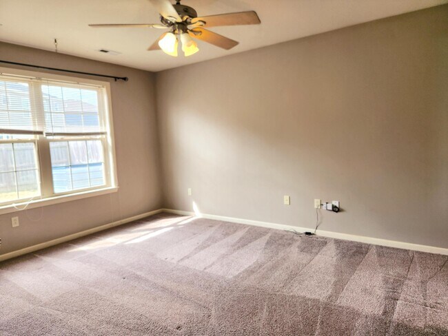 Foto del edificio - 313 Bay Pointe Ln