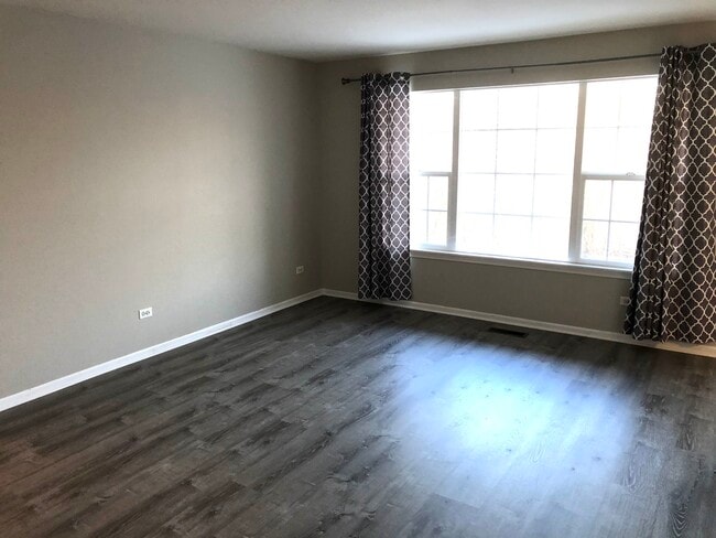 Foto del edificio - 928 N Village Dr