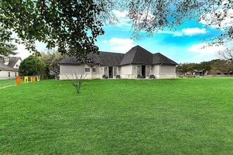 Building Photo - 2911 S Saddlebrook Ln