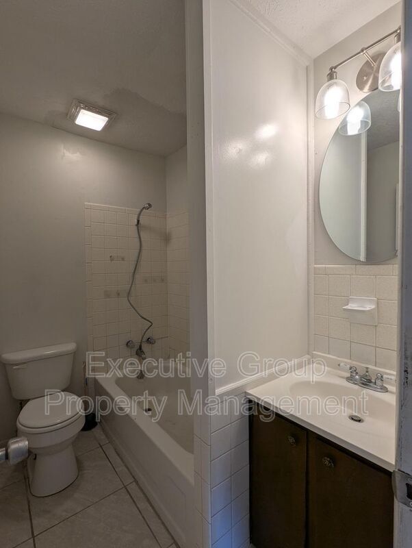 Foto del edificio - 1190 Lois Ln