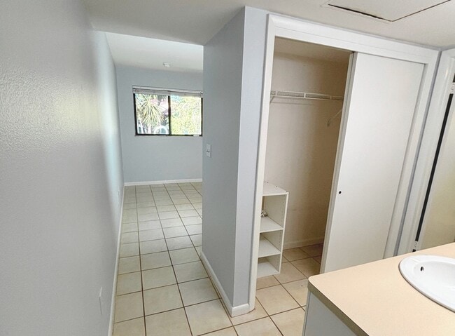 primary + en suite - 880 S Village Dr N