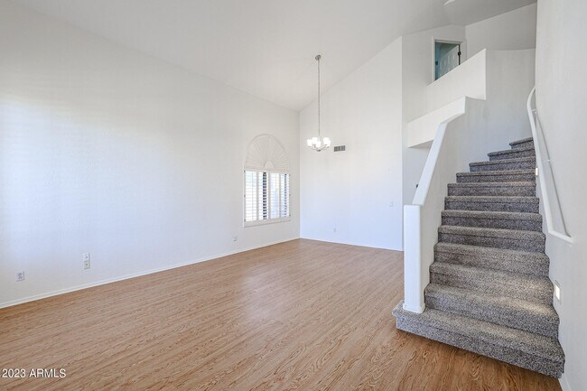 Building Photo - 1815 E Dava Dr