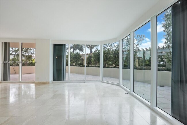 Foto del edificio - 300 South Pointe Dr