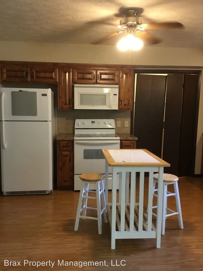 Foto del edificio - 3 br, 1 bath House - 558 S. Belcrest