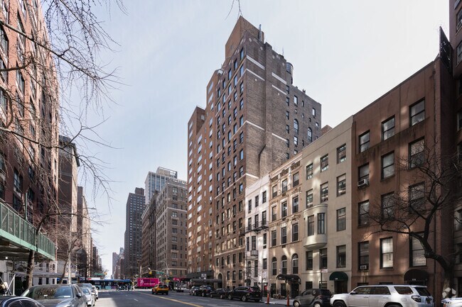 Building Photo - 132-134 E 72nd St