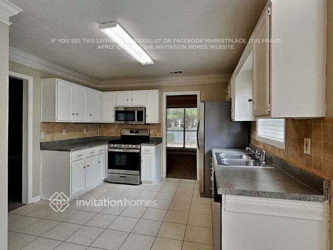 Foto del edificio - 650 Trellis Pond Ct