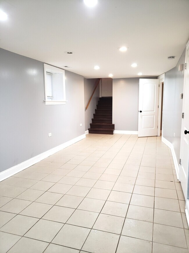 Foto del edificio - 8135 S Marshfield Ave