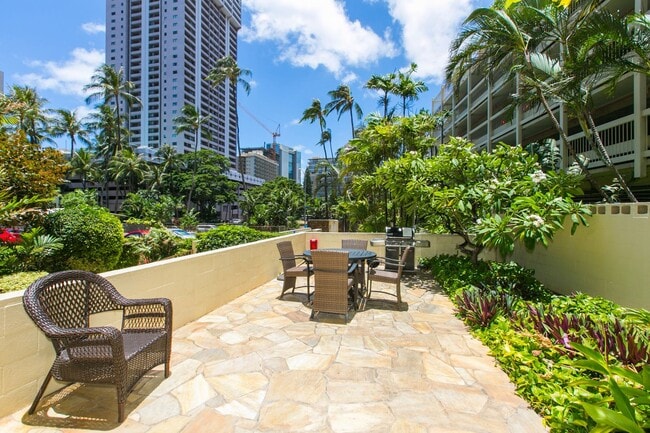Building Photo - Seaside Towers fully furnished one bedroom...