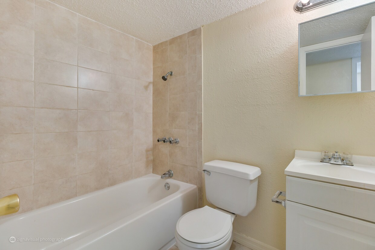 Foto principal - 2452 Stella St