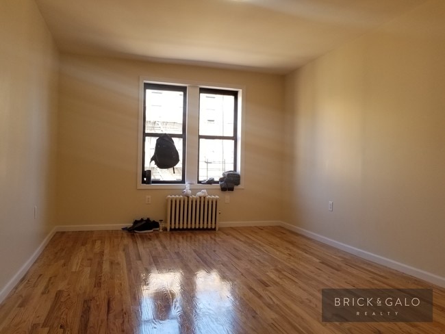 Building Photo - 542 Parkside Ave