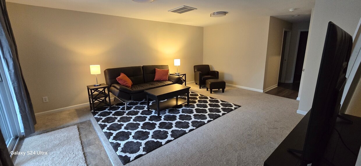 Foto principal - 14423 Hamletville St