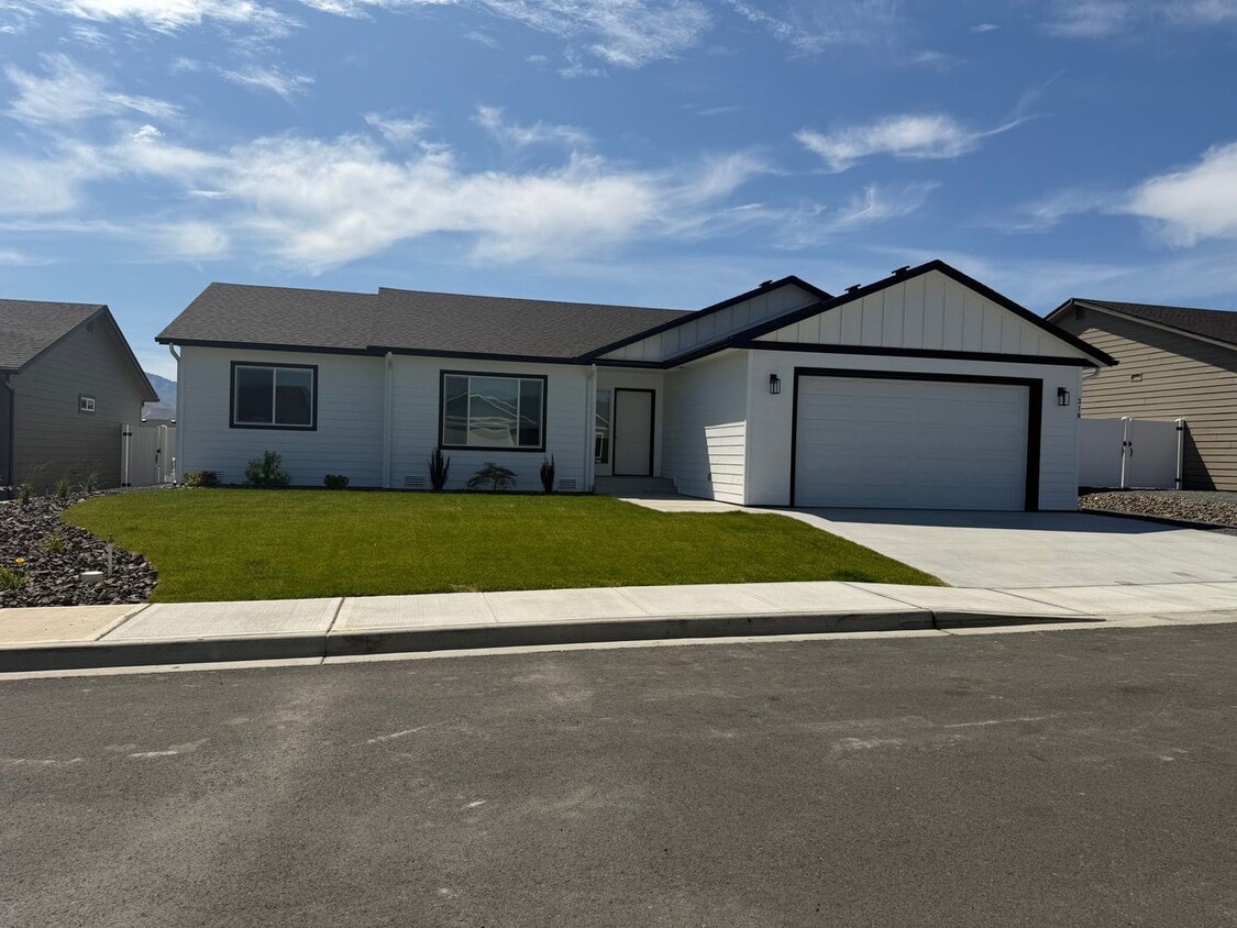 Primary Photo - New Construction 3 bed, 2 bath!