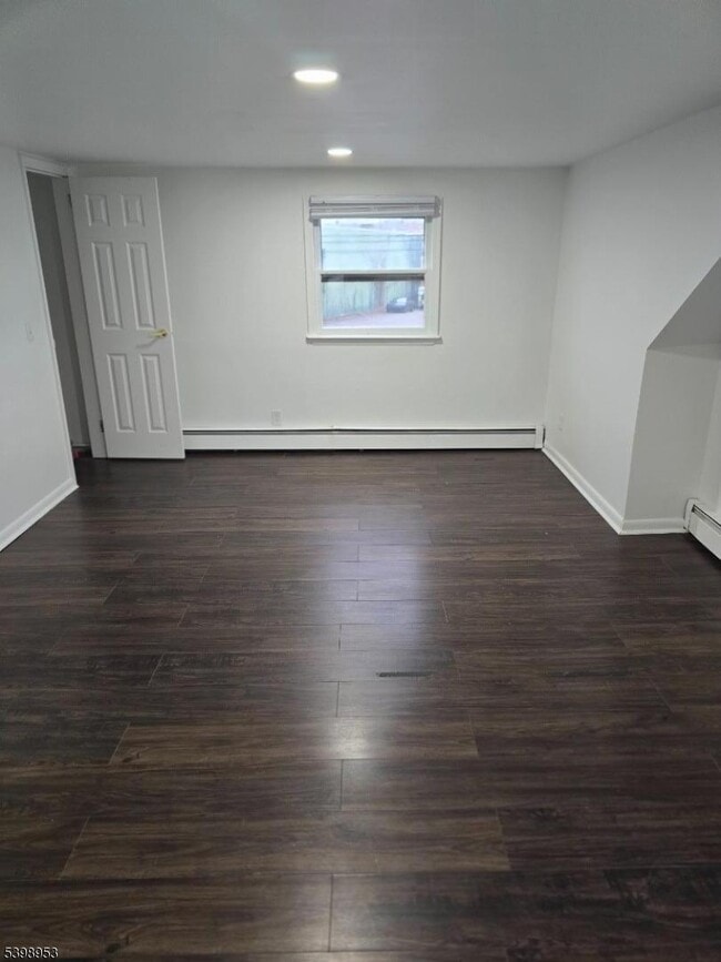 Foto del edificio - 18 Donna Dr