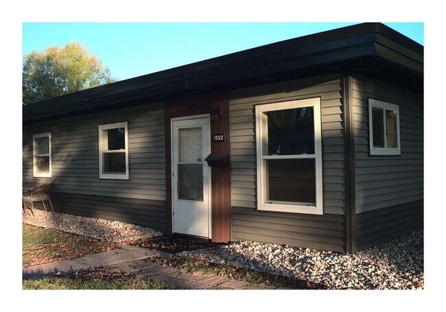 Side view - 1502 12th Ave S