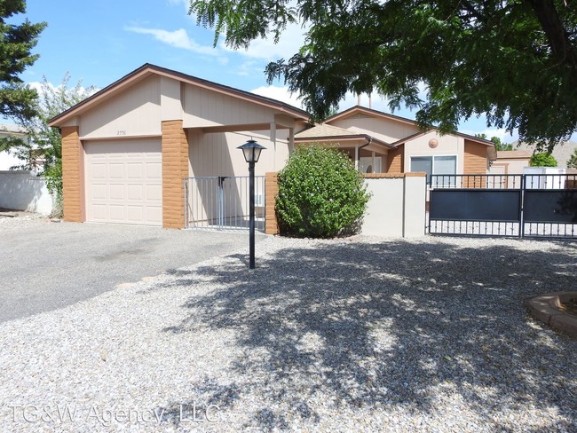 Building Photo - 2756 Panorama Heights Dr SE