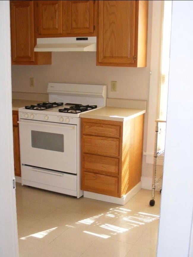 Building Photo - Bright 1-Bedroom Apartment Near Purdue on Bus Route