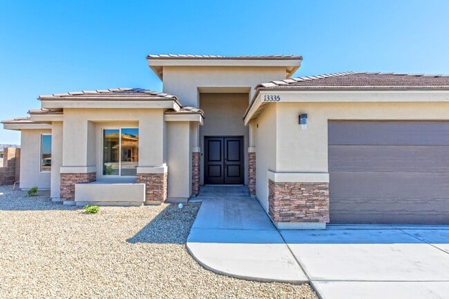 Building Photo - El Rancho Encantado