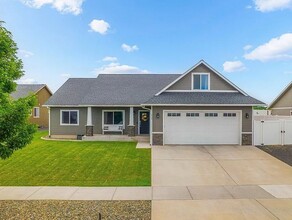 Building Photo - 1724 Pioneer Dr