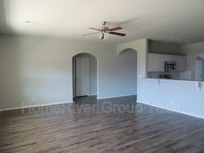 Building Photo - 1001 Colhurst Ln